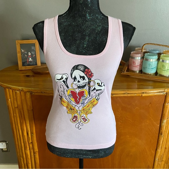 La Pachuca Pink Ribbed Graphic Tee with Skull and Pistols - Picture 3 of 9